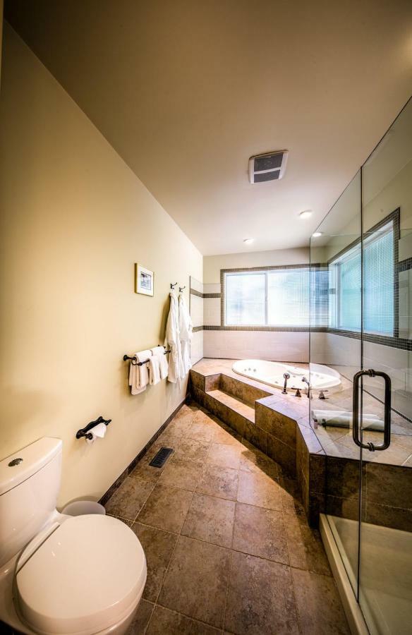 Gowlland Harbour Resort Heriot Bay 외부 사진