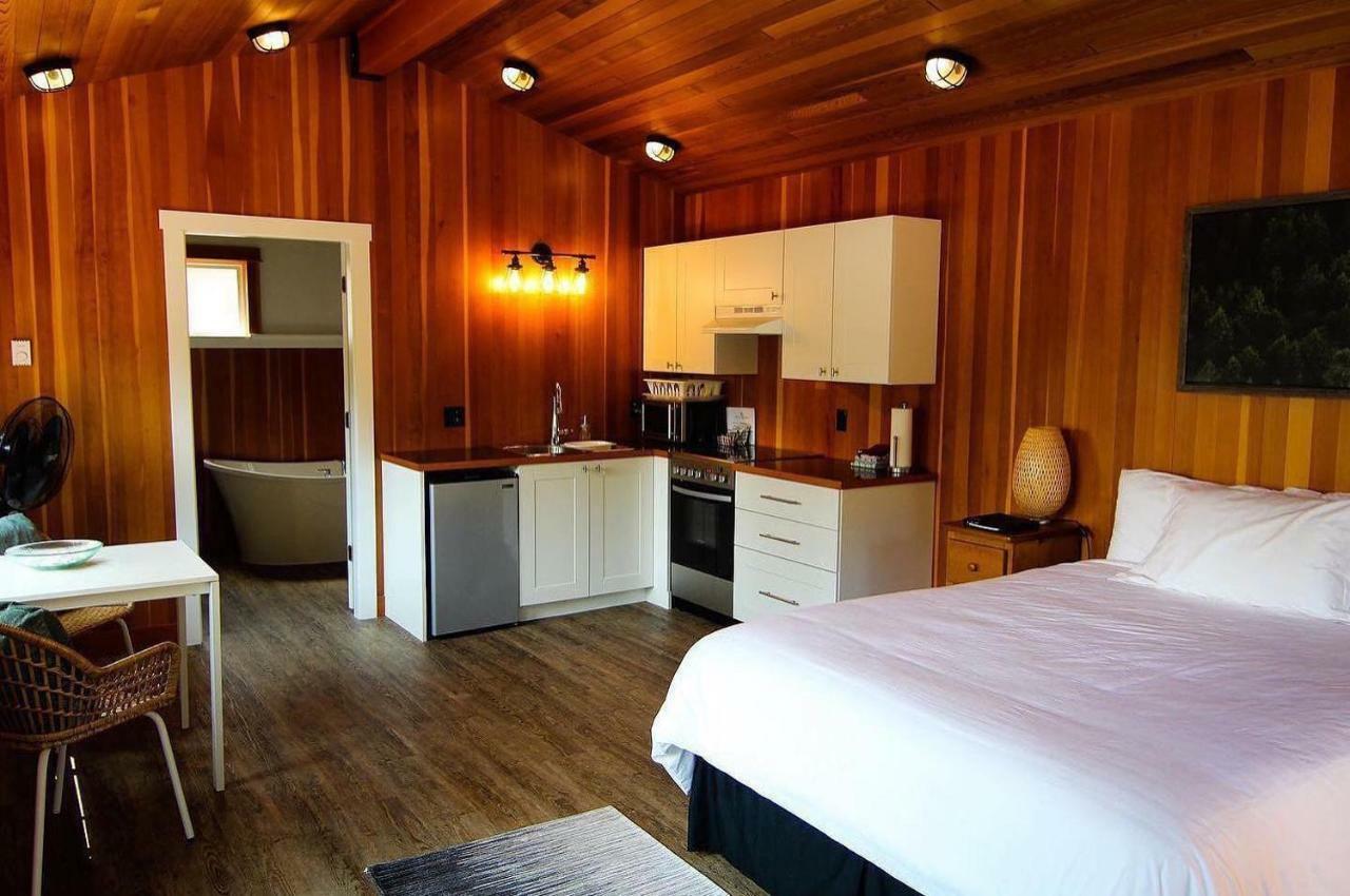 Gowlland Harbour Resort Heriot Bay 외부 사진