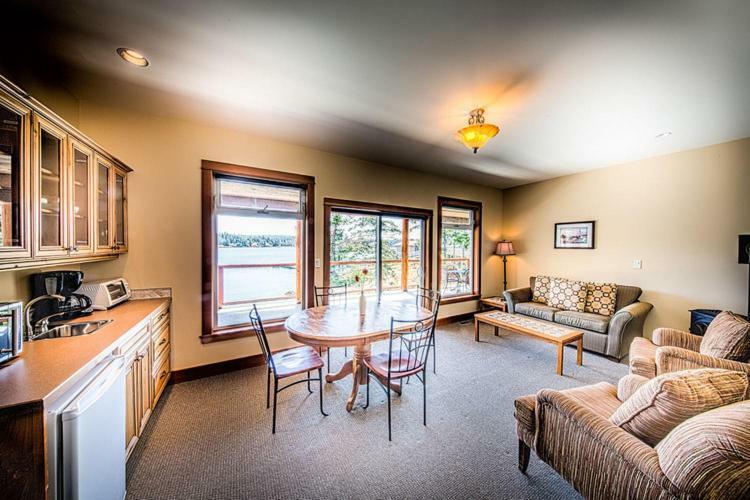 Gowlland Harbour Resort Heriot Bay 외부 사진